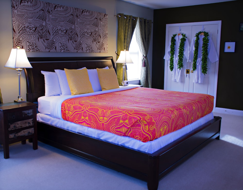 Room, 1 King Bed (Ali'i) photo 3