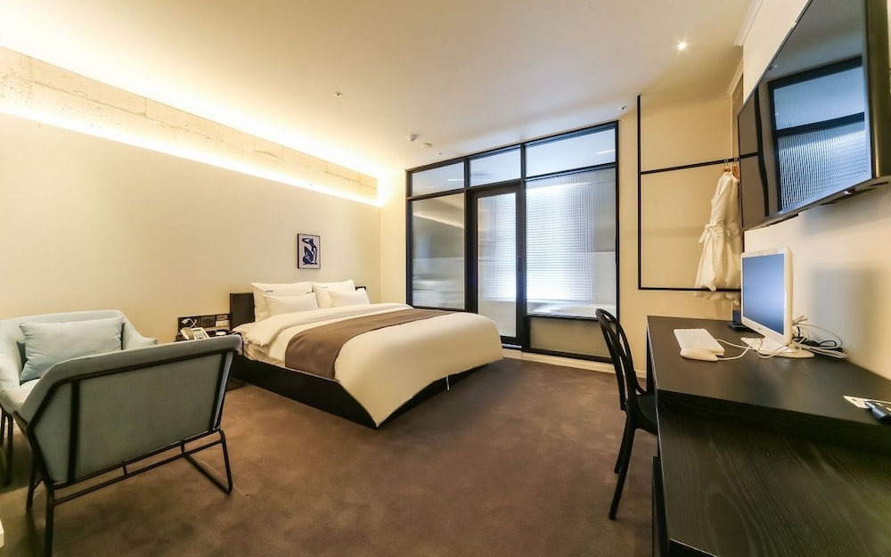 Deluxe Room - Photo 1