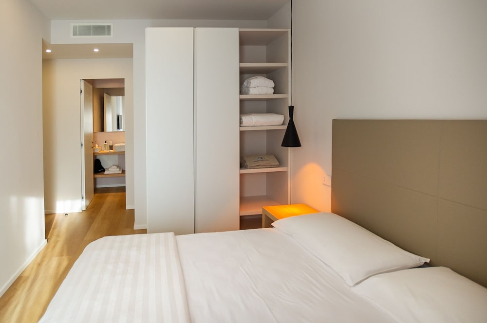 Premier Apartment photo 2