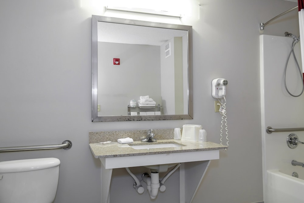 Superior Room, 1 King Bed, Accessible, Non Smoking (Roll-In Shower) - Photo 3