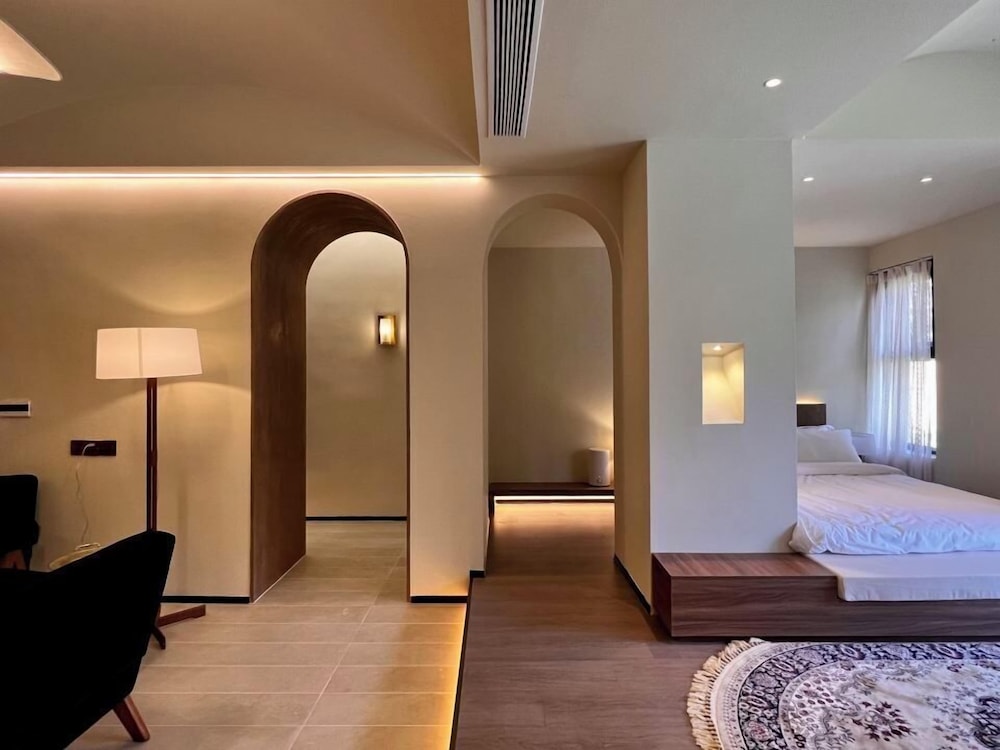 Luxury Studio, Courtyard View