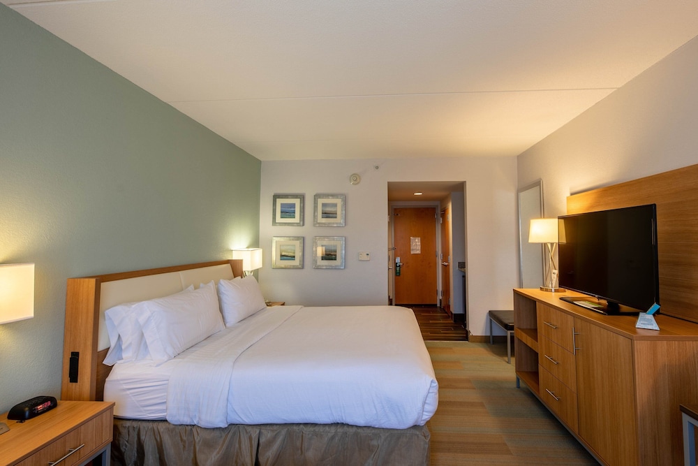 Standard Room, 1 King Bed (Walk-In Shower) - Photo 7