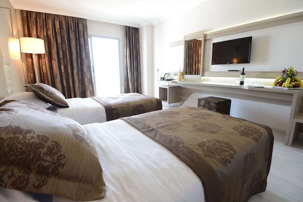 Standard Room (Land View)