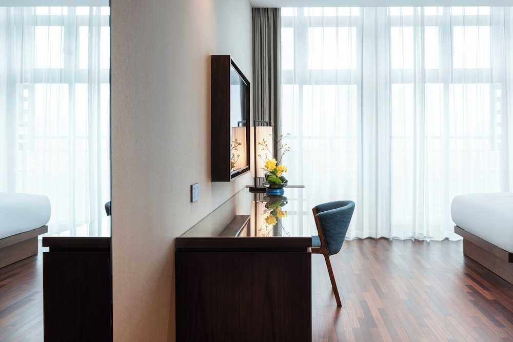 Business Twin Room, 2 Queen Beds, Non Smoking, City View photo 2
