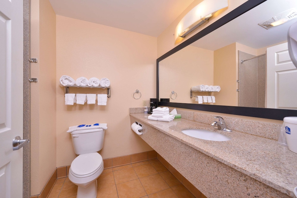 Suite, 1 King Bed, Non Smoking - Photo 6