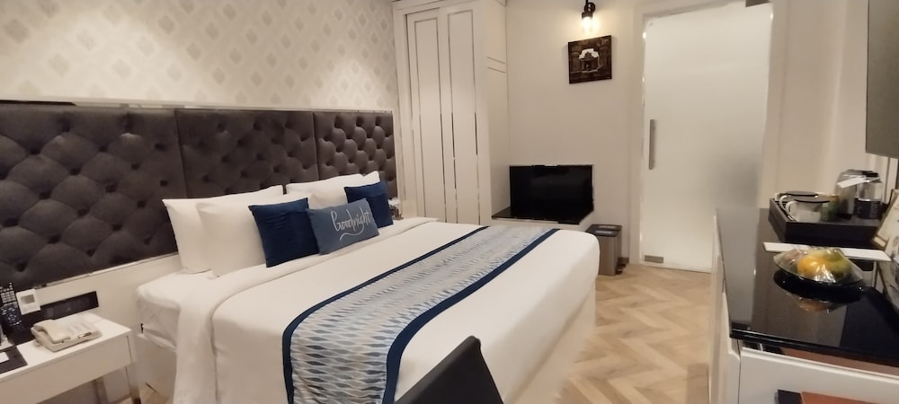 Fern Club Suite