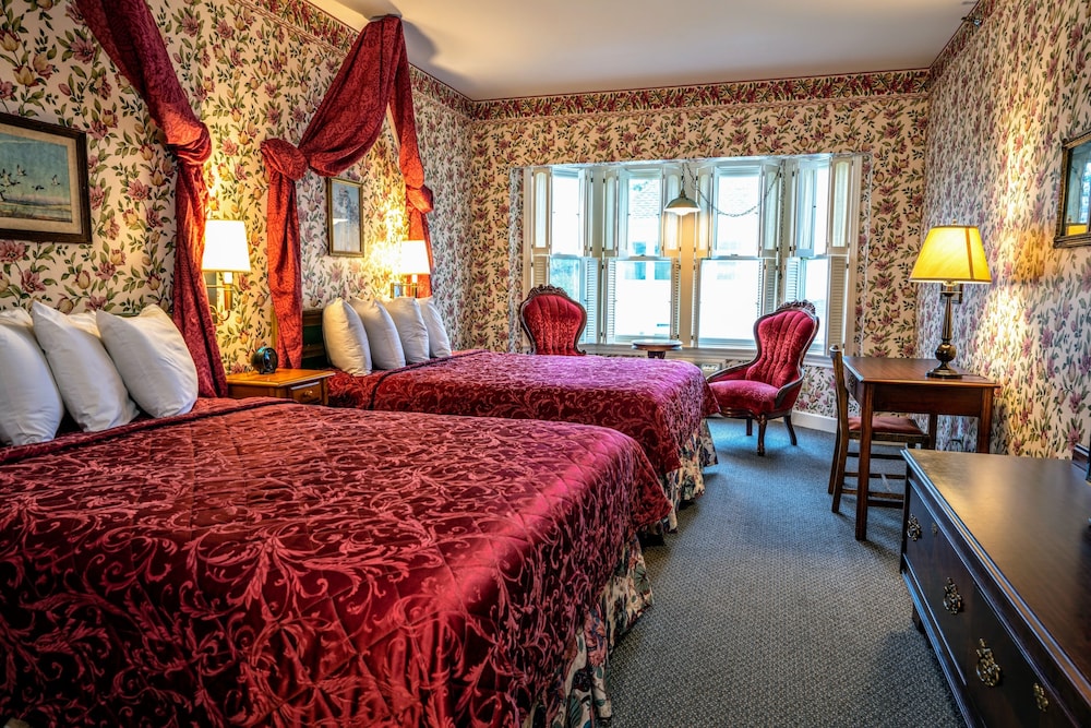Deluxe Room, 2 Queen Beds (Standard view) photo 1