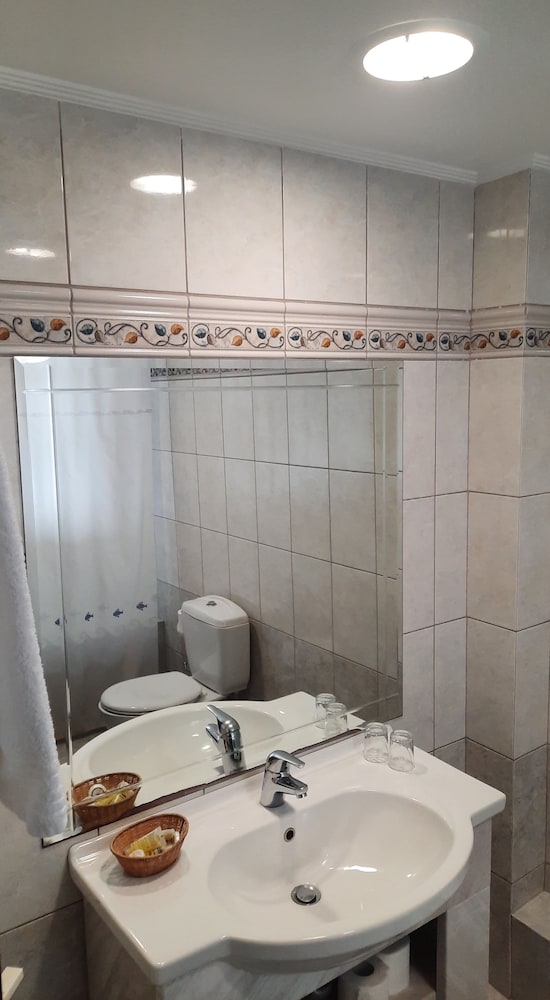 Standard Single Room - Photo 5