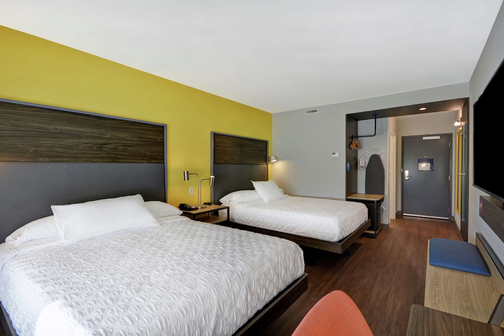 Room, 2 Queen Beds, Accessible (Hearing) photo 1