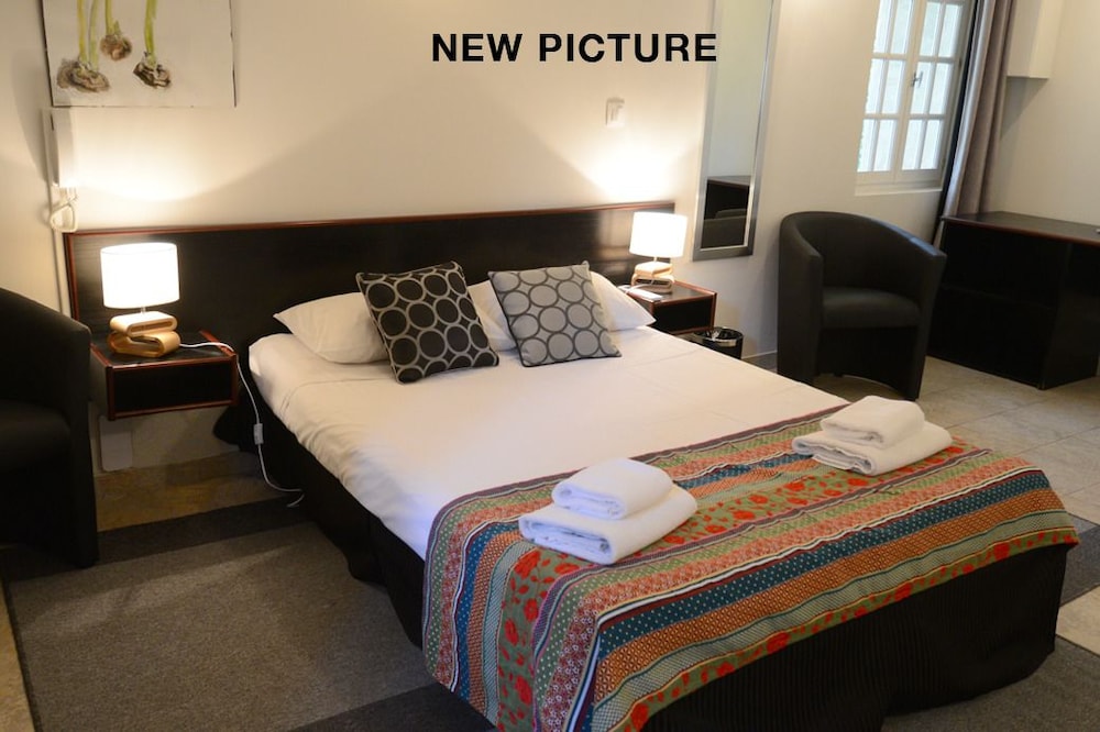 Comfort Double Room, 1 Queen Bed (18 - Chauffeur 1)