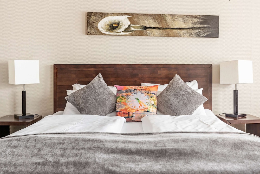 Suite, 1 King Bed, Non Smoking - Photo 8