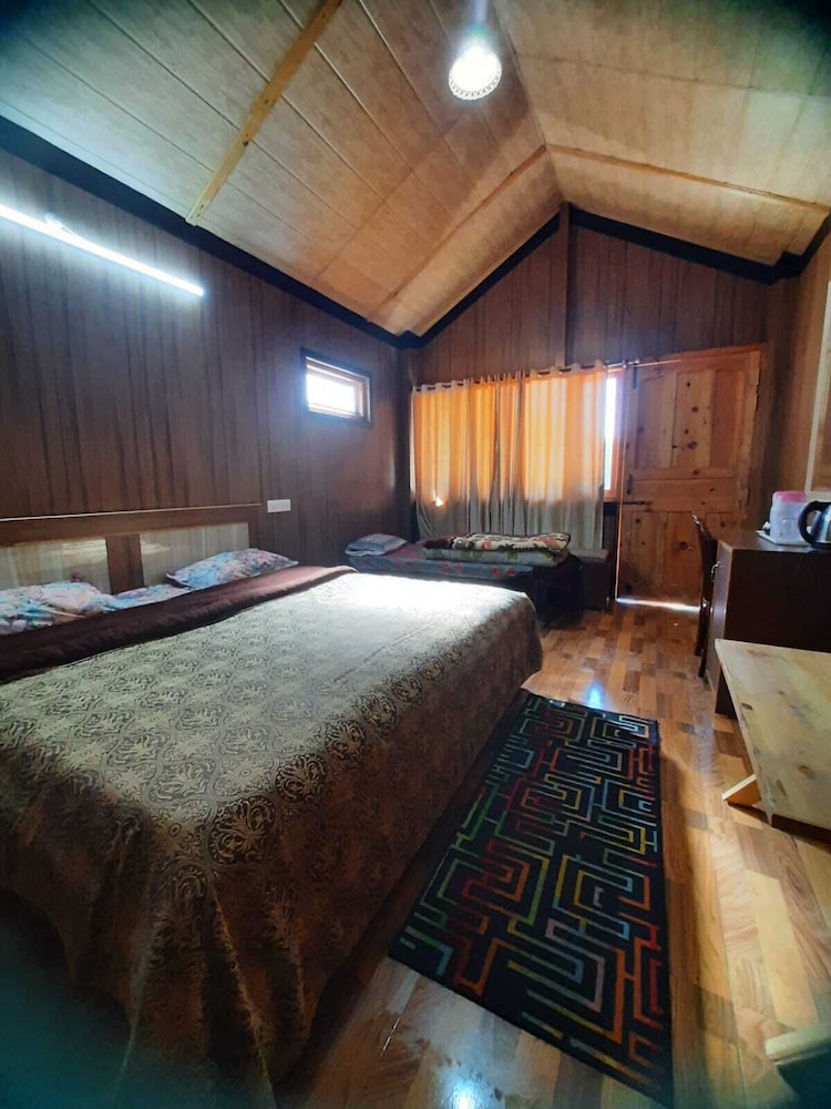 Super Deluxe Wooden Cottage photo 3