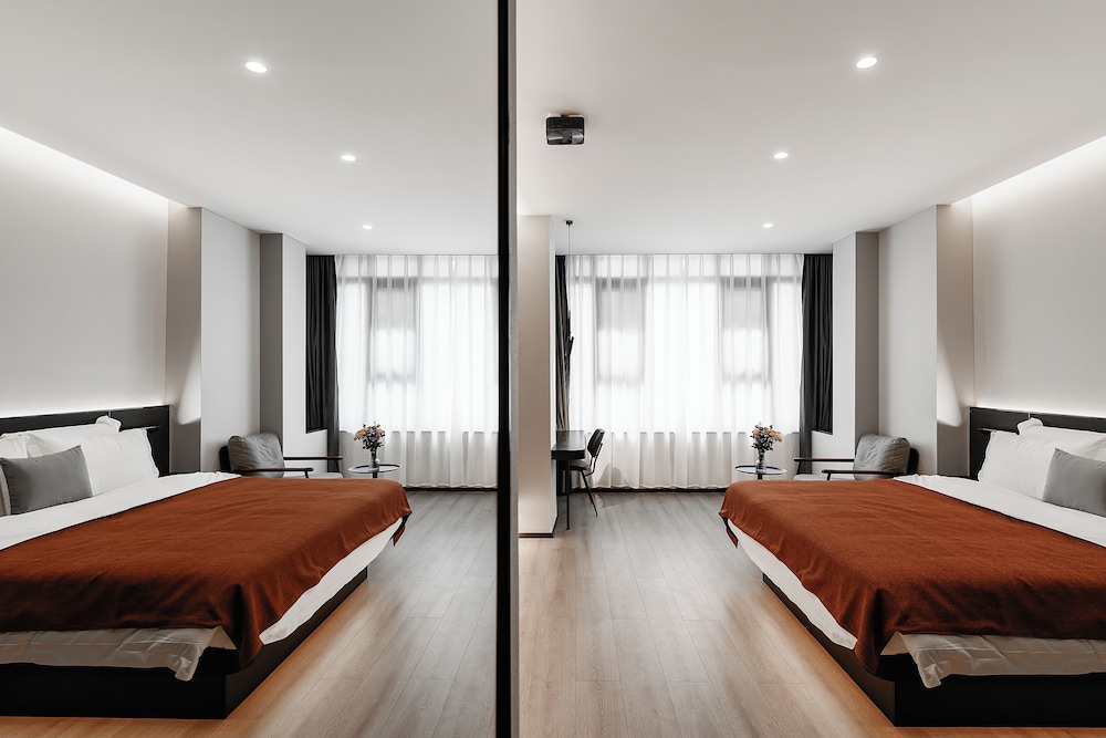 Signature Double Room, City View