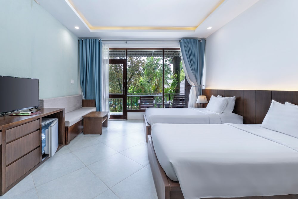 Deluxe Double or Twin Room, 1 Bedroom, Pool View - Photo 6