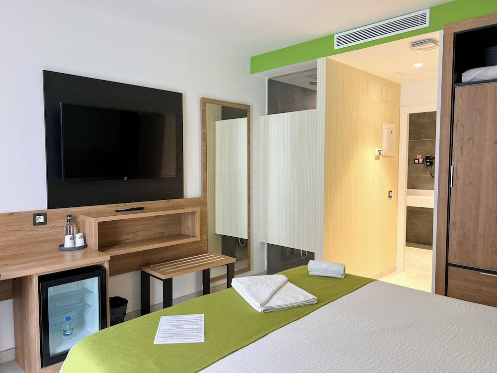 Superior Double Room (1 Adult + 1 Child) thumbnail 5