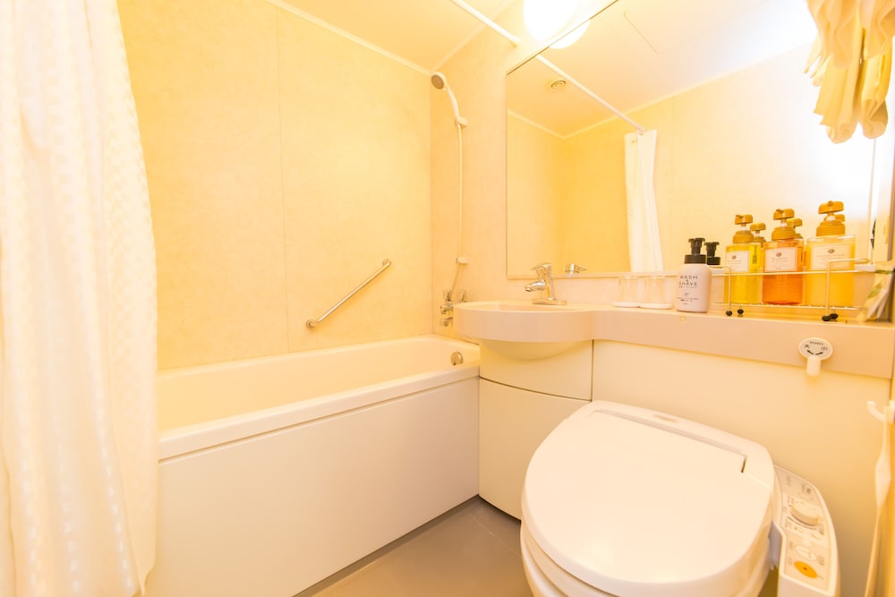 Economy Double Room, 1 Bedroom, Non Smoking (Bed width 140 cm) (Up to 1 child ages 0-5 years old) photo 2