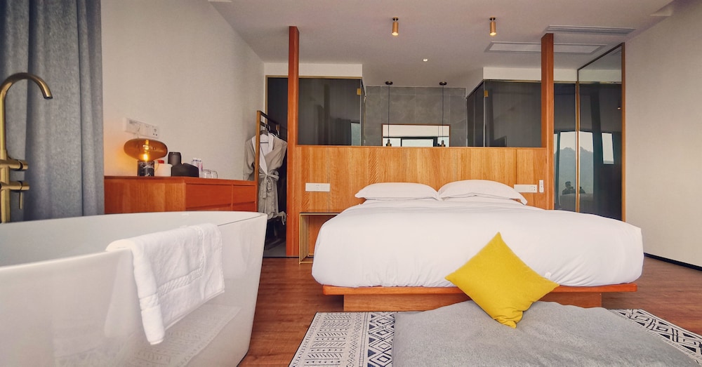 Premier King Room with View photo 1