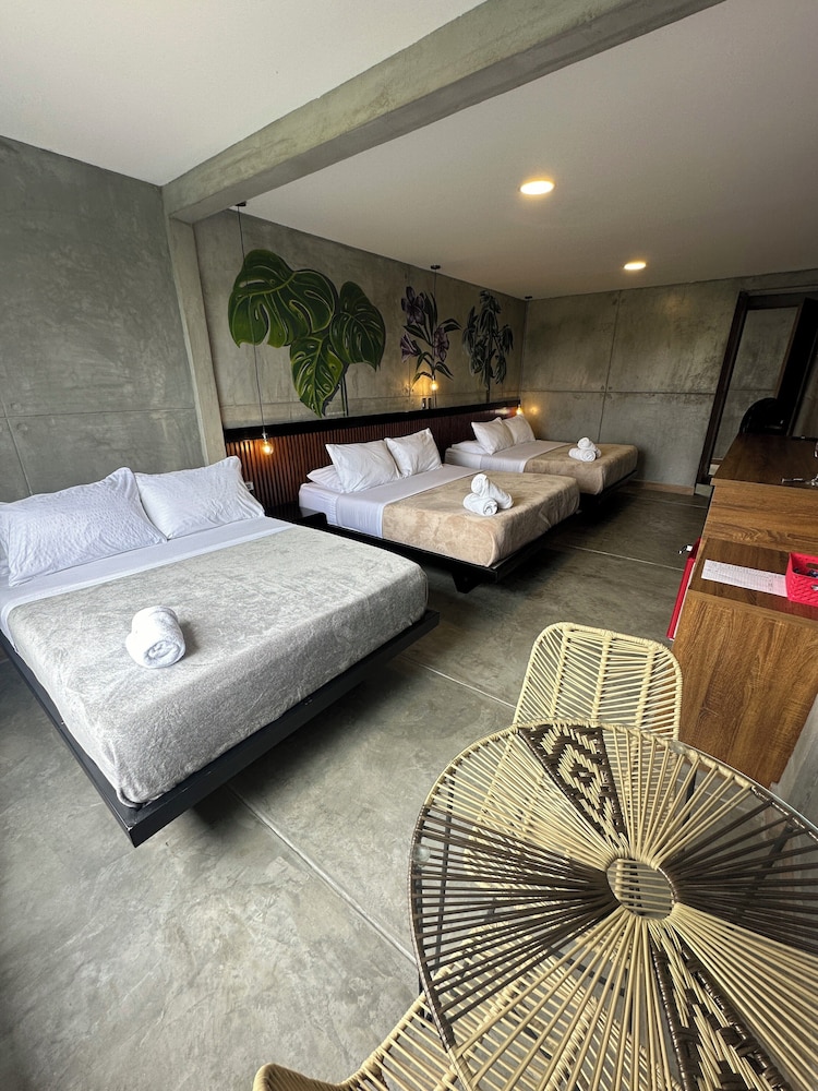 Family Room with Air Conditioning photo 3