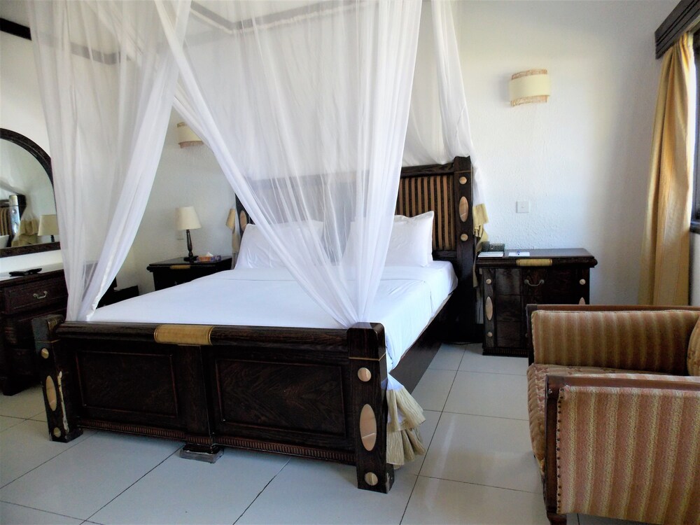 Executive Suite - Photo 2