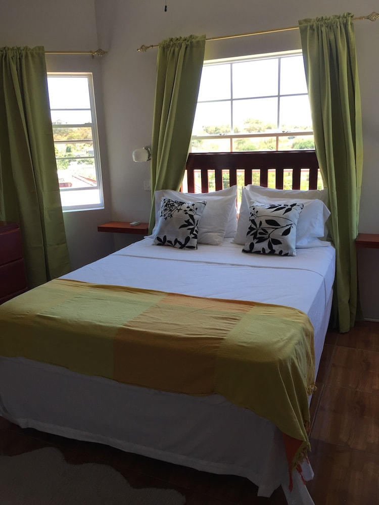 Superior Apartment, 2 Bedrooms, Kitchen, Pool View
