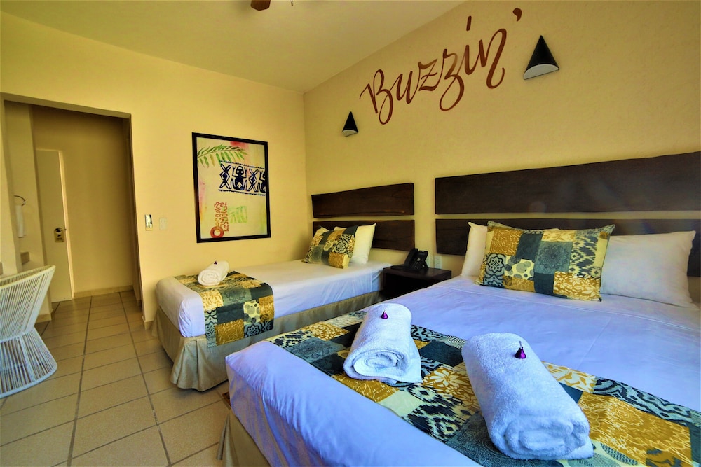 Standard Double Room, Multiple Beds - Photo 9