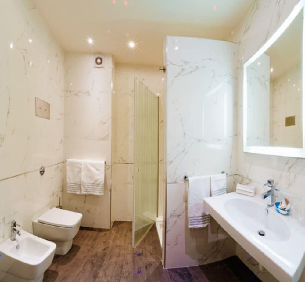 Deluxe Quadruple Room - Photo 6