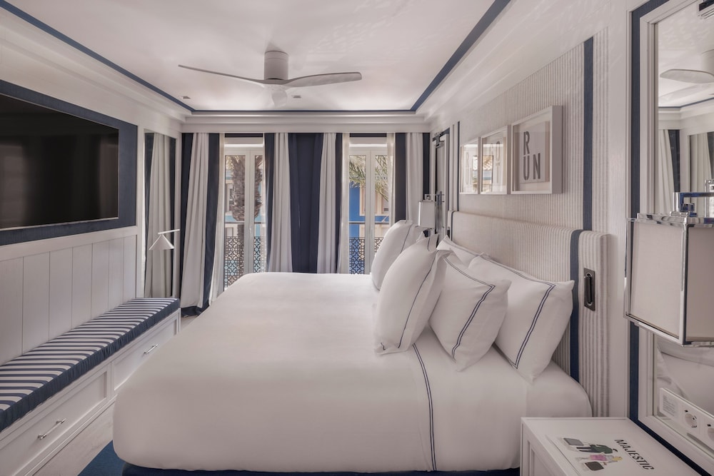 Deluxe Room - Photo 2