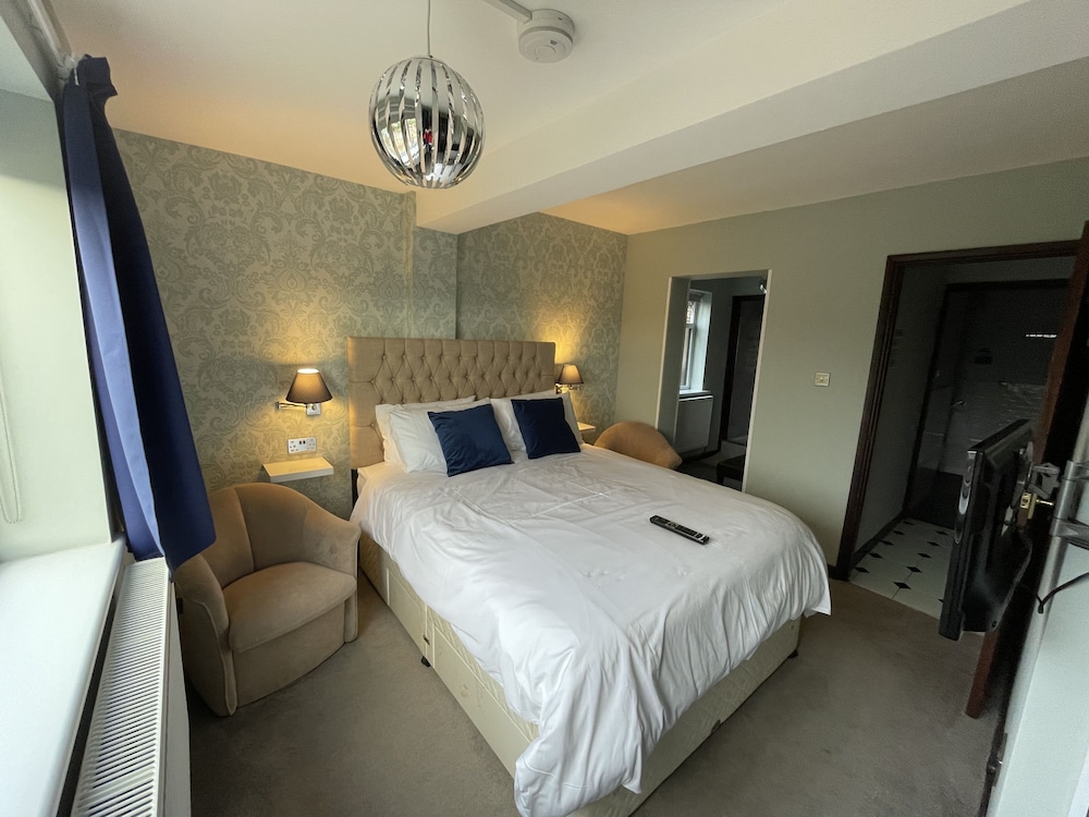 Deluxe Suite, 1 King Bed, Non Smoking photo 1