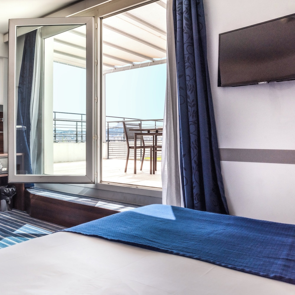 Standard Room, 1 Queen Bed, Balcony