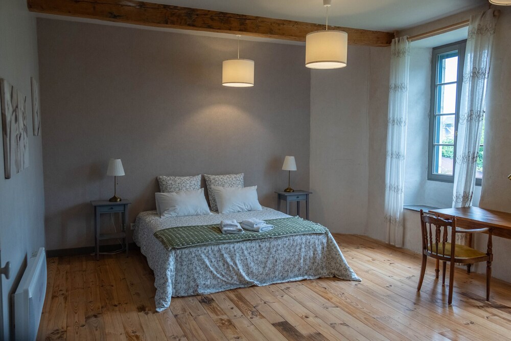 Superior Double or Twin Room, Ensuite, Mountain View (Room 4 Camille) photo 1