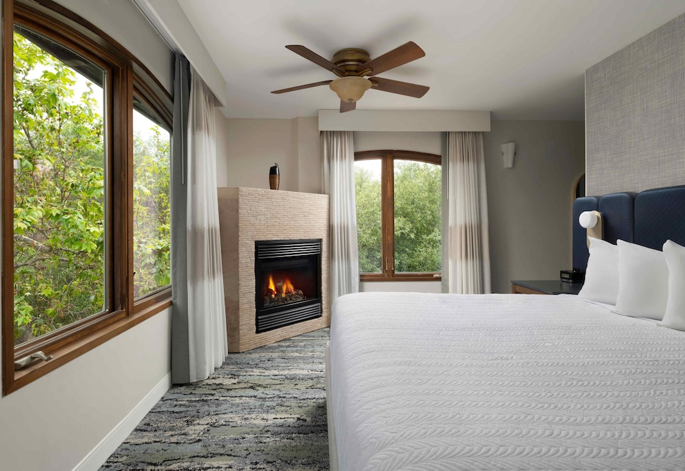Superior Room, 1 King Bed, Jetted Tub - Photo 6