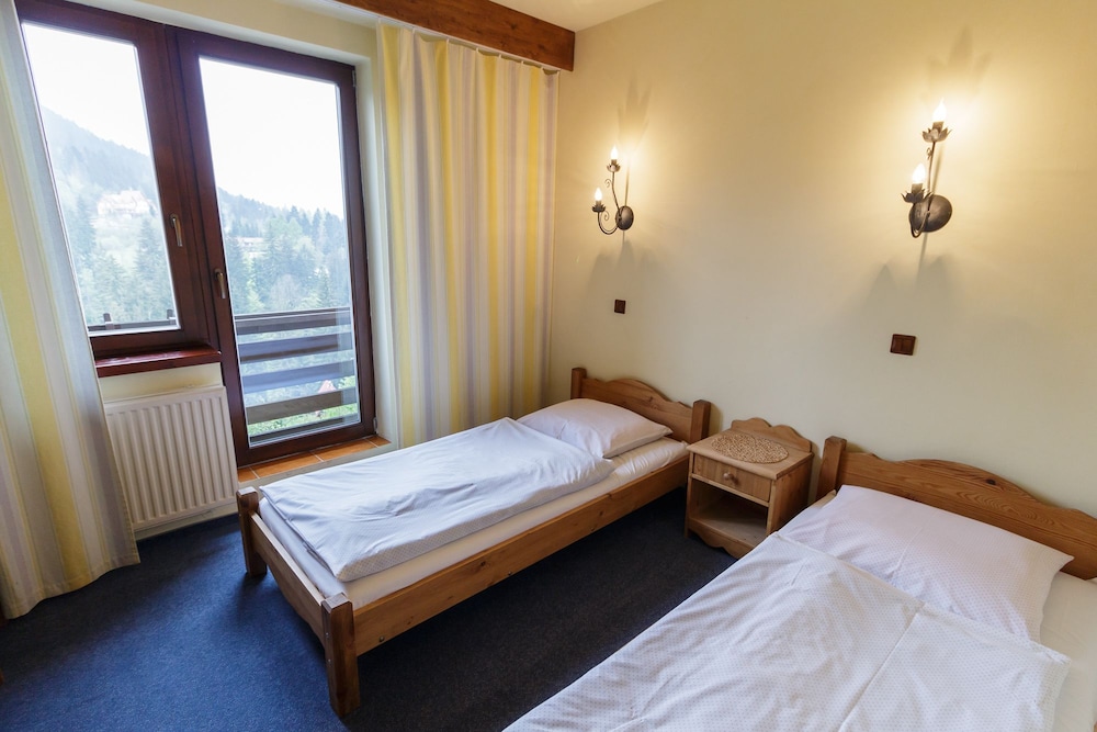 Twin Room (Mountains) photo 3