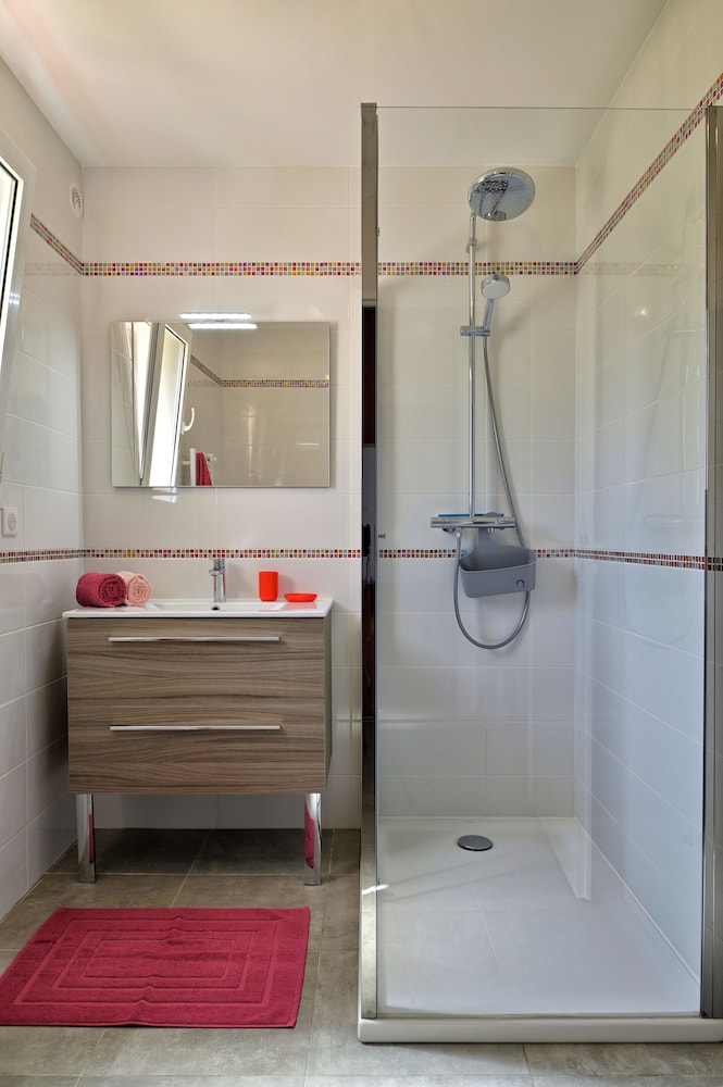 Studio, Ensuite photo 2