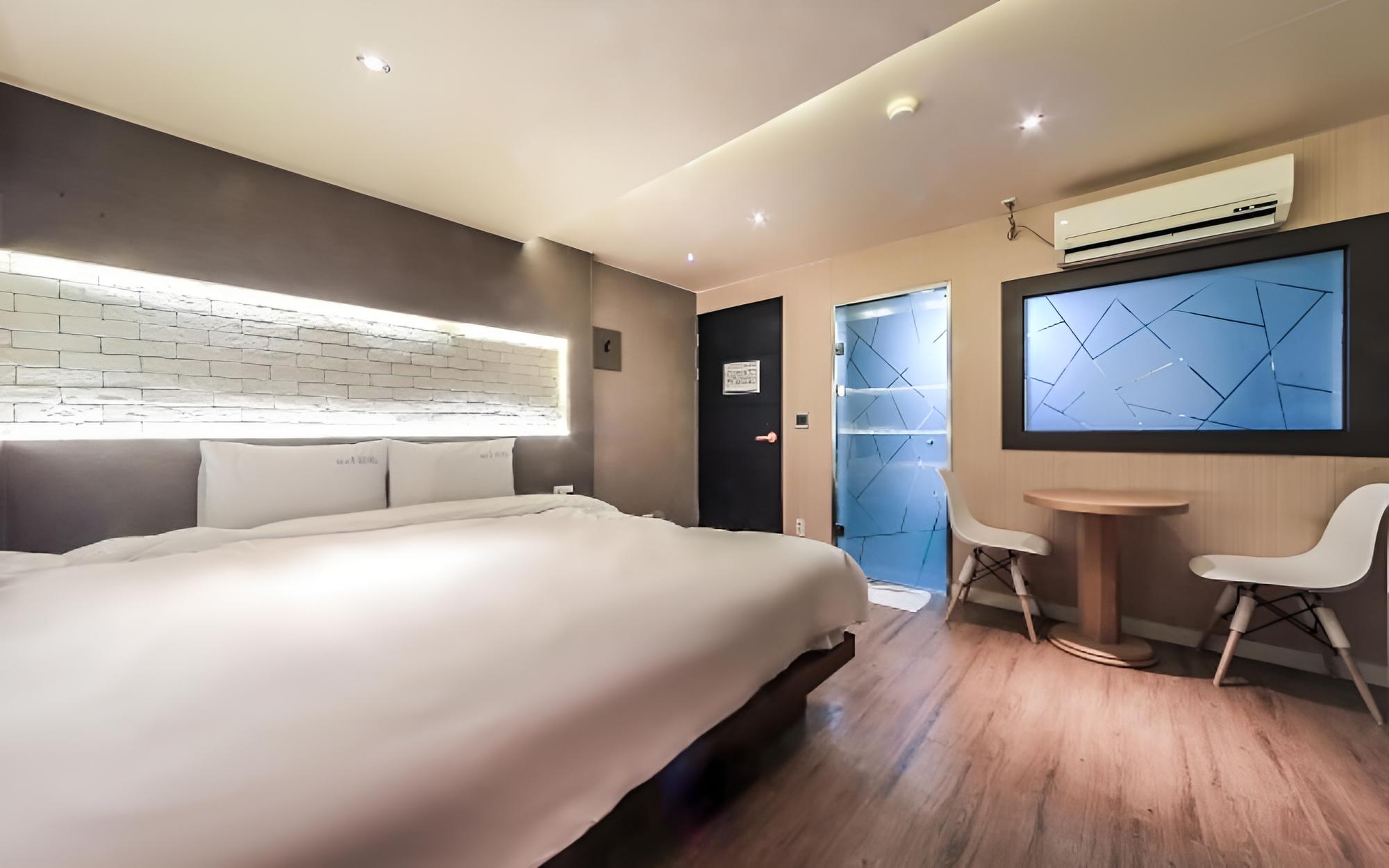 Room (Deluxe (bathtub/super king bed/free p) - Photo 10