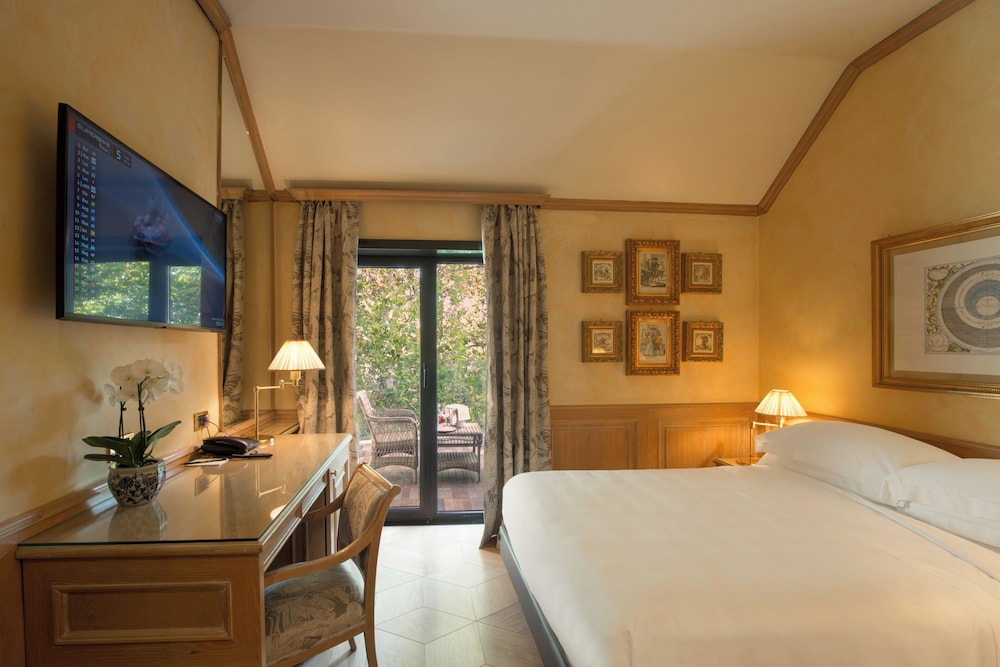Single Room (French Bed)