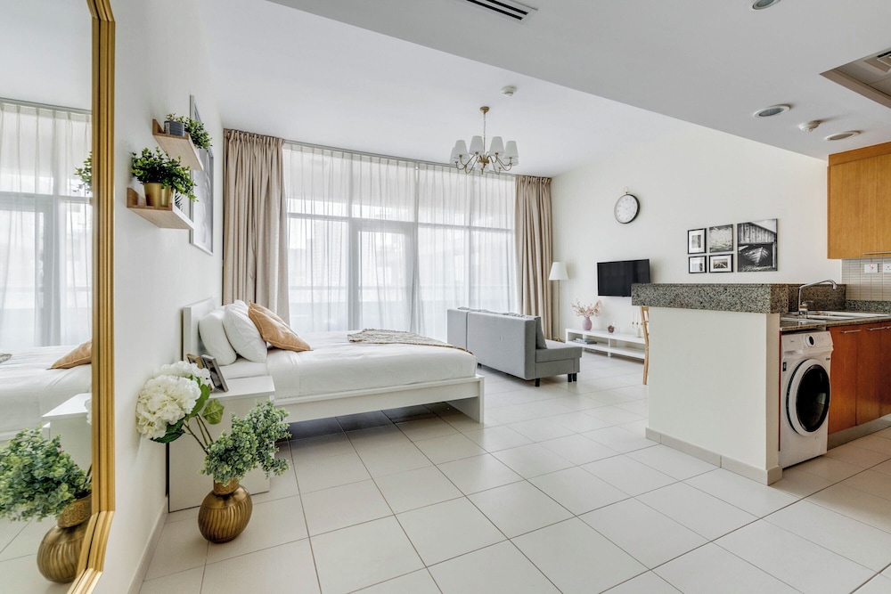 Superior Studio Suite, Balcony photo 1