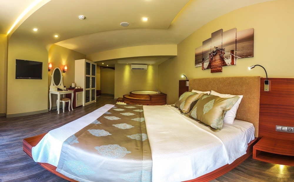 Deluxe Suite photo 3