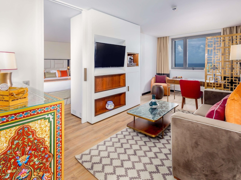 Junior Suite, 1 King Bed with Sofa bed, Ocean View - Photo 10