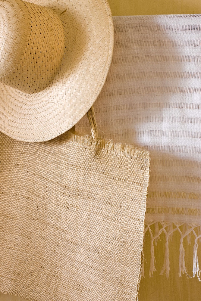 Cliffside Ocean Front Suite - Photo 16