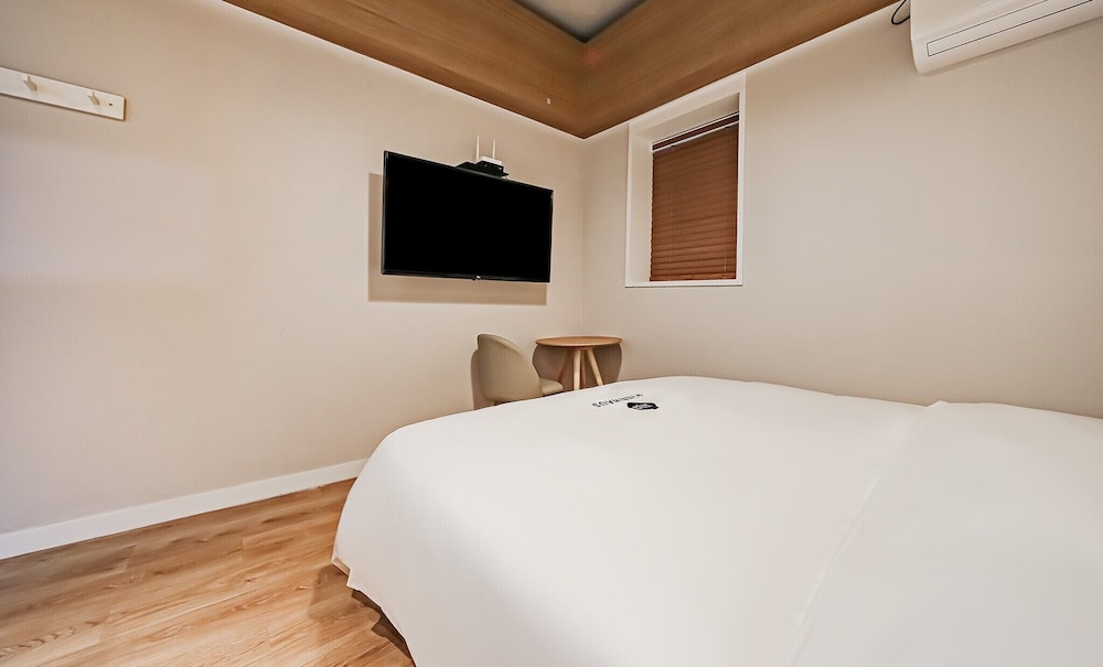Deluxe Room - Photo 5