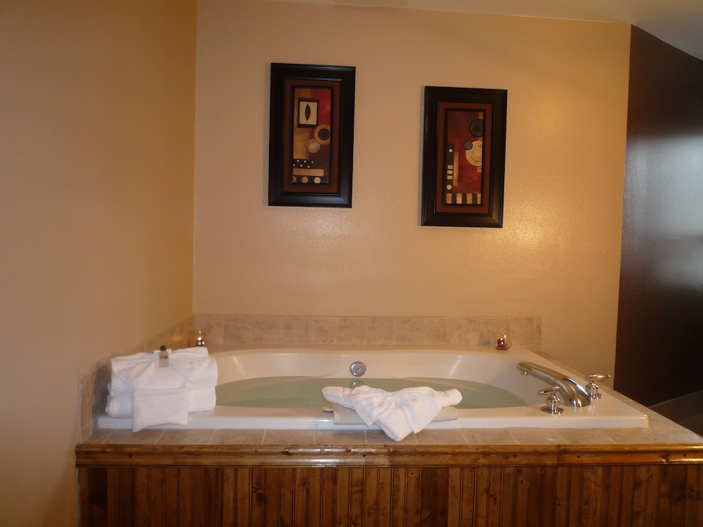 King Suite, Non Smoking, Not Pet Friendly photo 2