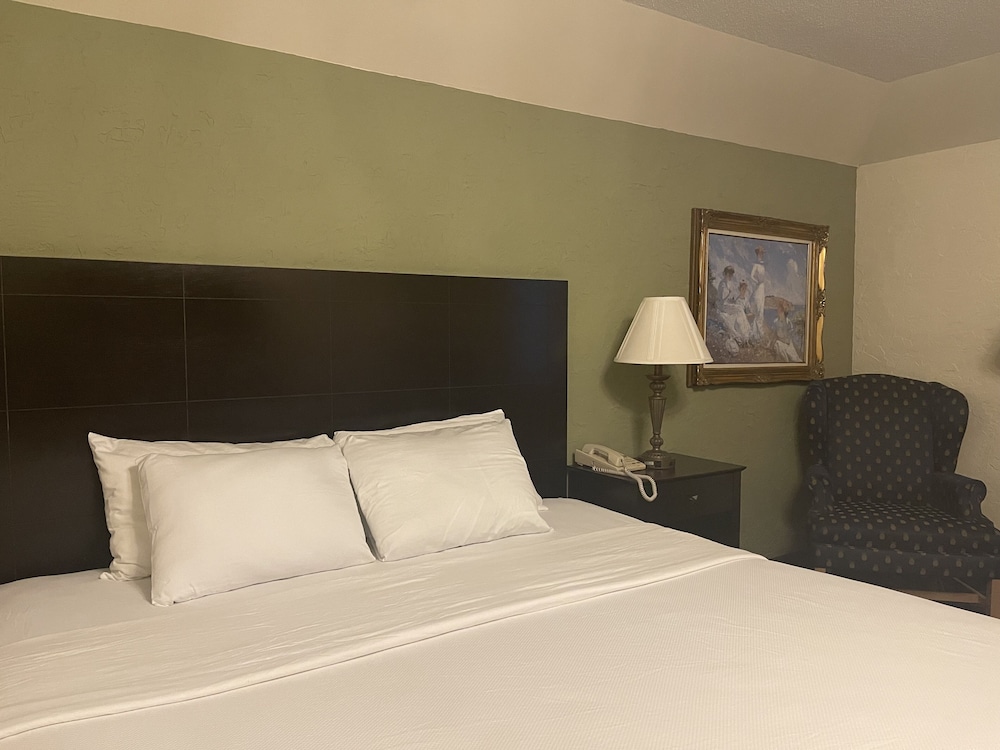 Standard Room, 1 King Bed - Photo 13
