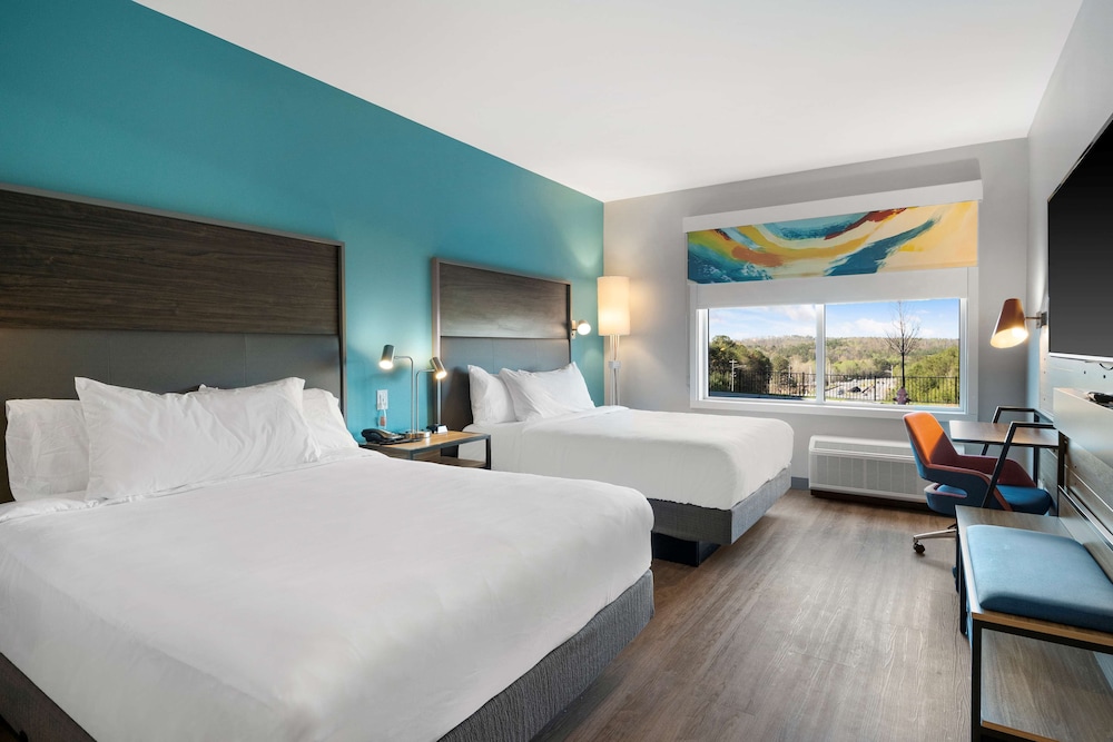 Room, 2 Queen Beds - Photo 10