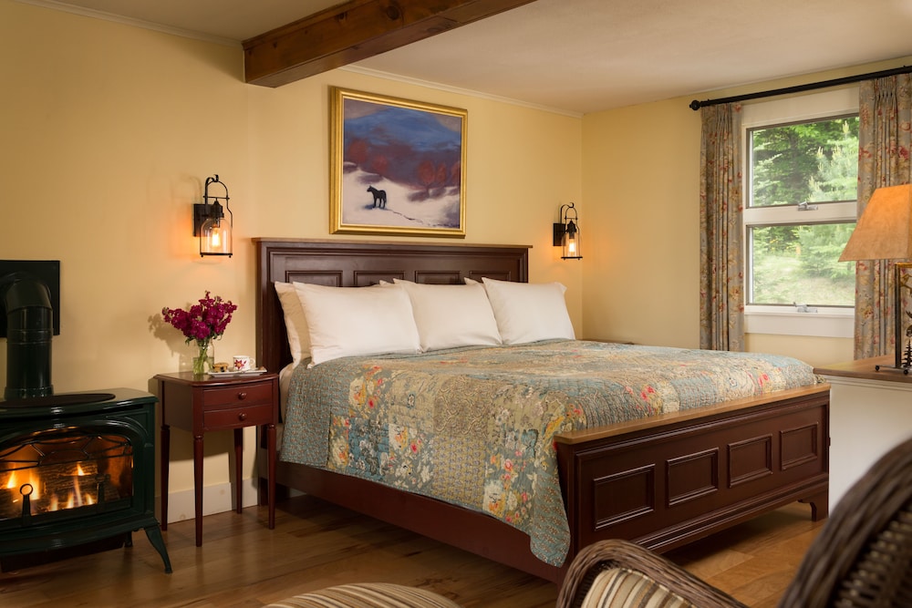 Perennial Fireplace Cottage Room photo 1