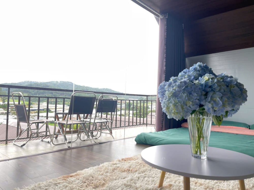 Luxury Villa, Balcony, Mountain View photo 2