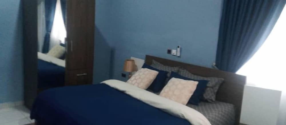 Apartment, 3 Bedrooms, Air conditioning photo 2