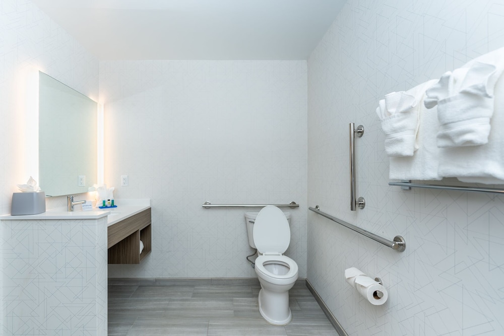 Suite, 1 King Bed, Accessible (Communications) - Photo 4