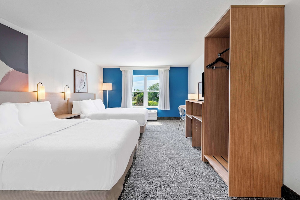Room, 2 Queen Beds - Photo 3