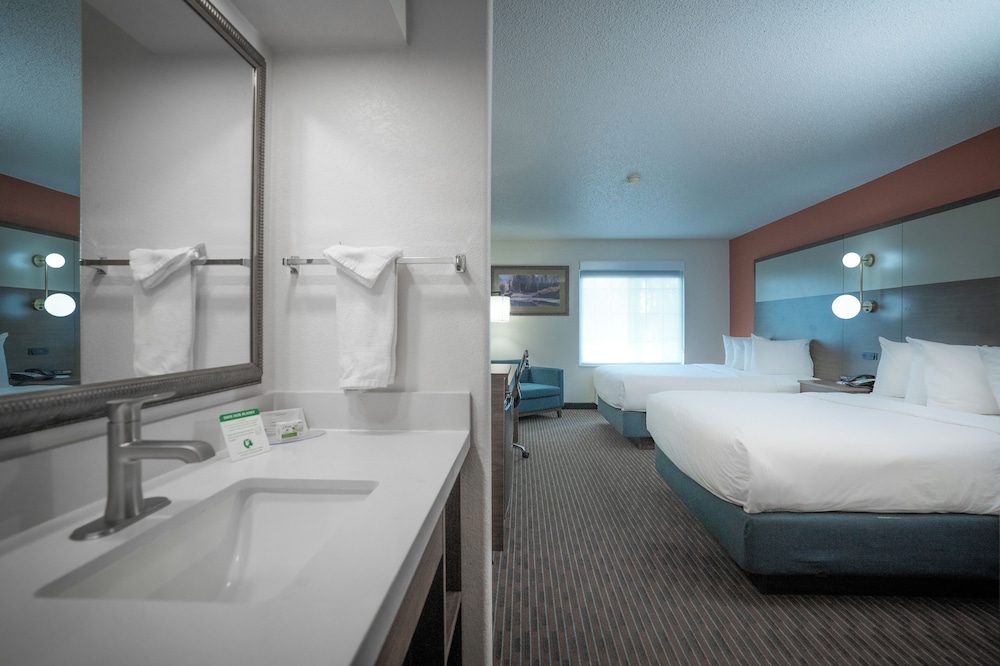 Room, 2 Queen Beds, Non Smoking - Photo 3