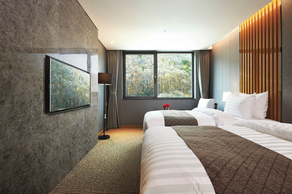 Superior Twin Room, Balcony photo 3
